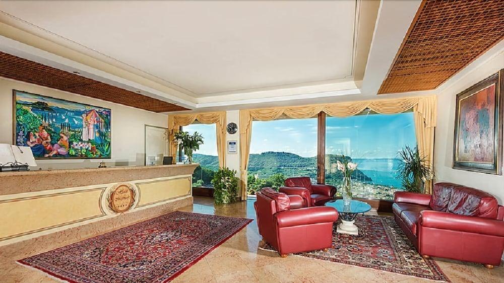 Residence Madrigale Marciaga Buitenkant foto