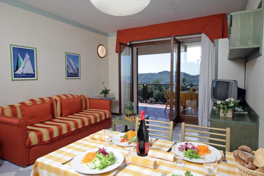 Residence Madrigale Marciaga Buitenkant foto