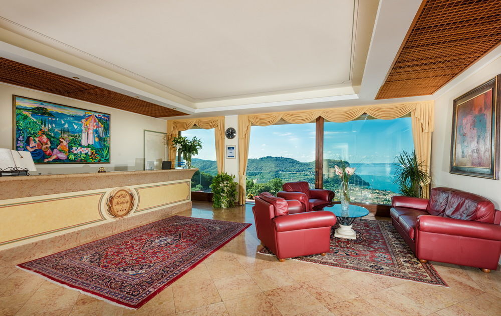 Residence Madrigale Marciaga Buitenkant foto